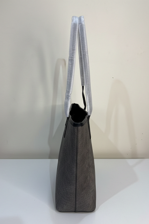 Textured shoulder bag