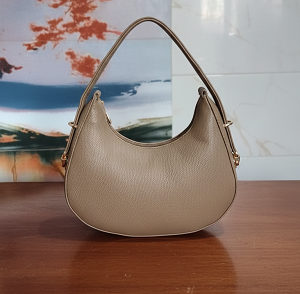 Green mini shoulder bag