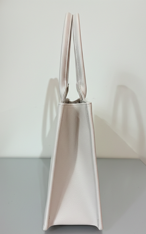 Cream quilted shoulder bag